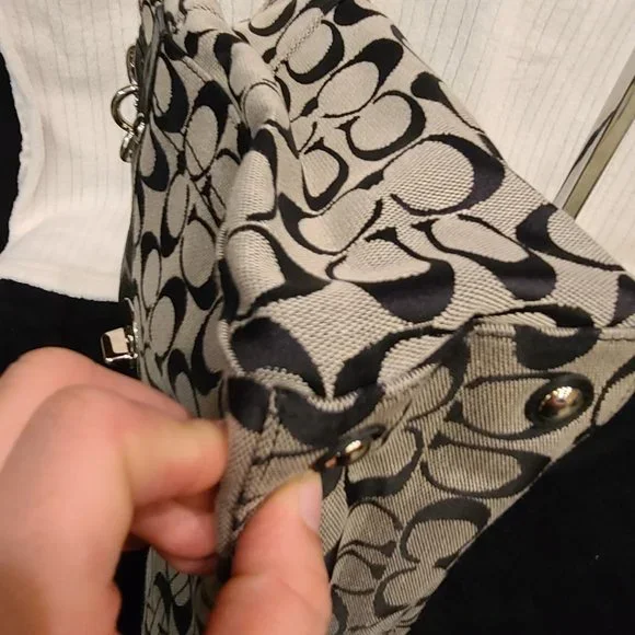 Coach Black & Grey Signature Canvas Penelope - Picture 12 of 16